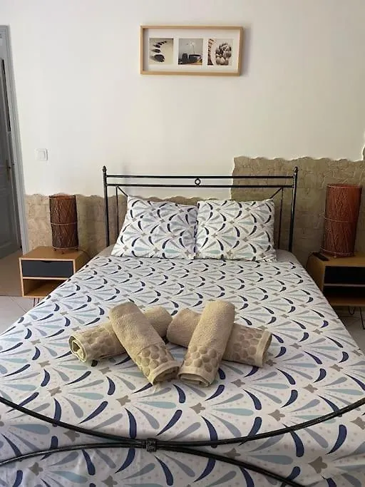 Appartement 2 Pieces Avec Terrasse Et Parking, Wifi, Climatisation Nice 0*,  France